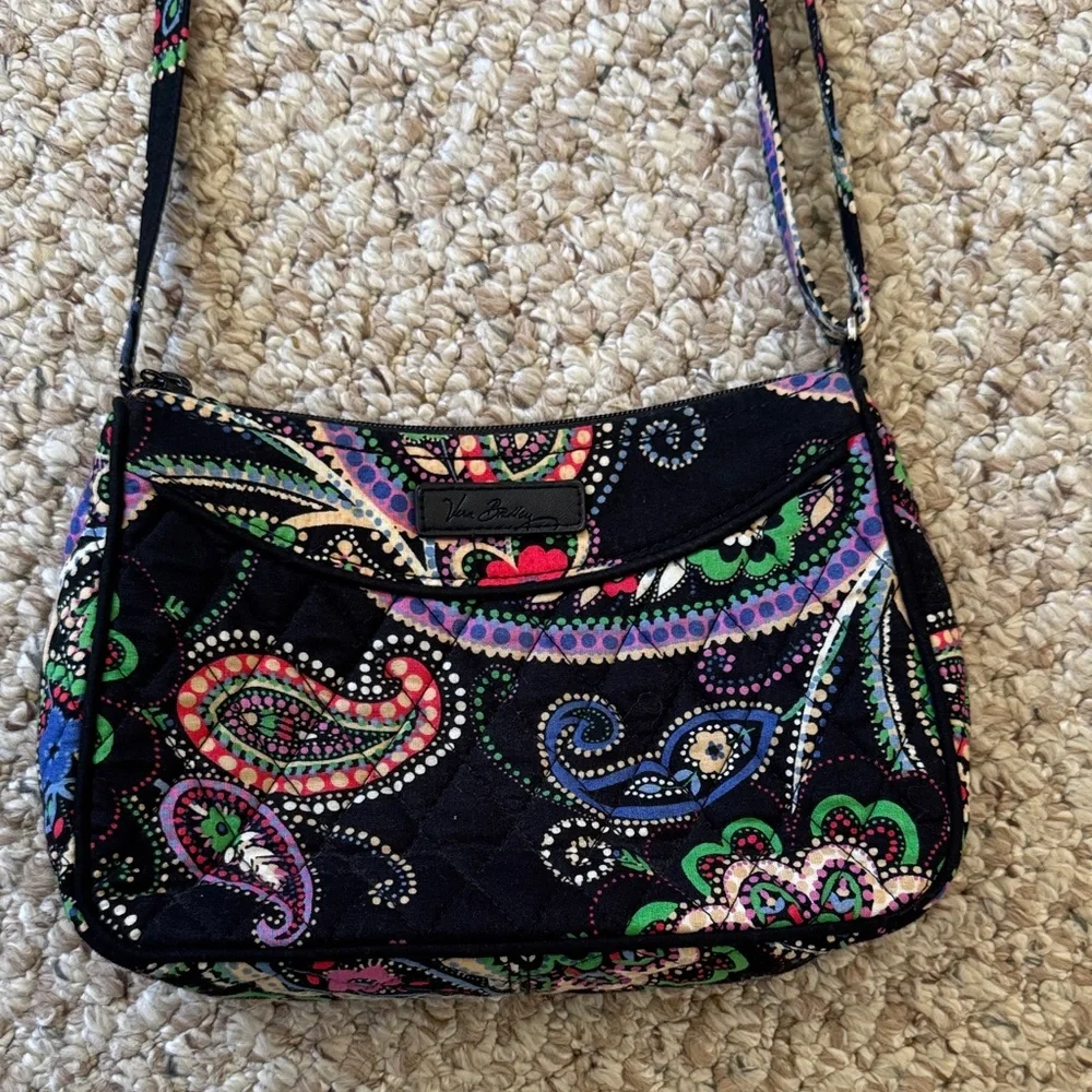 Vera Bradley Paisley Crossbody purse Zip close, adjustable strap, back pocket